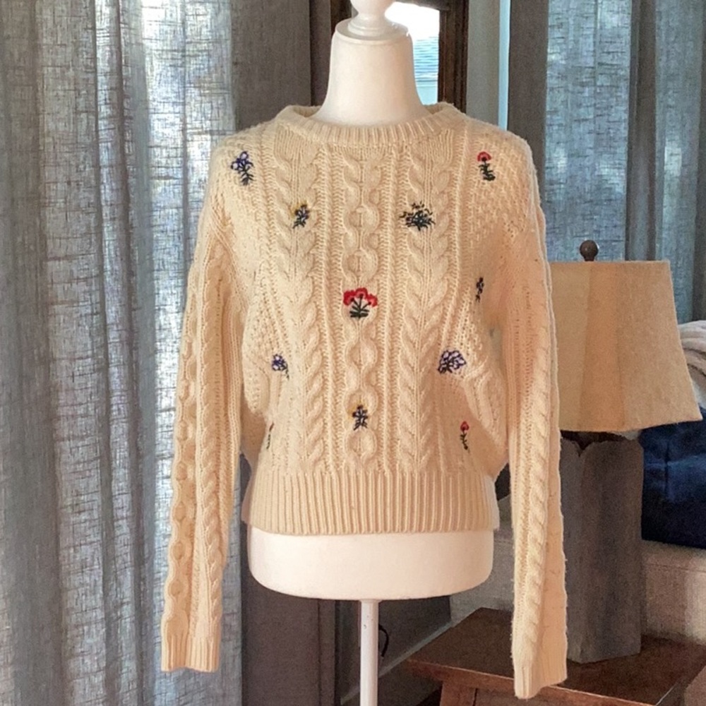 Floral Embroidered Cable Knit Sweater - Cream